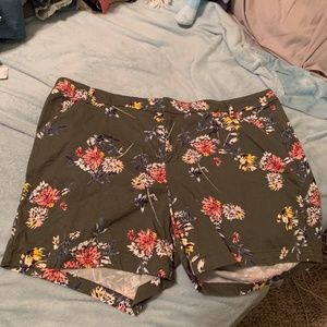 ana plus size outfit top and shorts